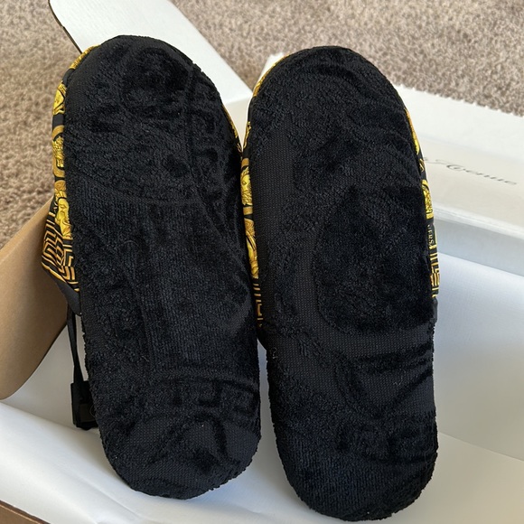 ‼️🔥Versace Mule Slippers🔥‼️ - Picture 3 of 7